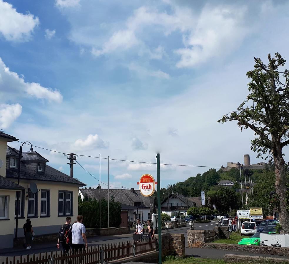 Df Am Ring Nuerburg Hotel Buitenkant foto