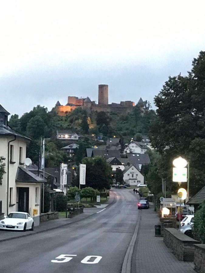 Df Am Ring Nuerburg Hotel Buitenkant foto