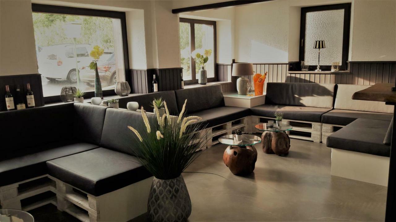 Df Am Ring Nuerburg Hotel Buitenkant foto