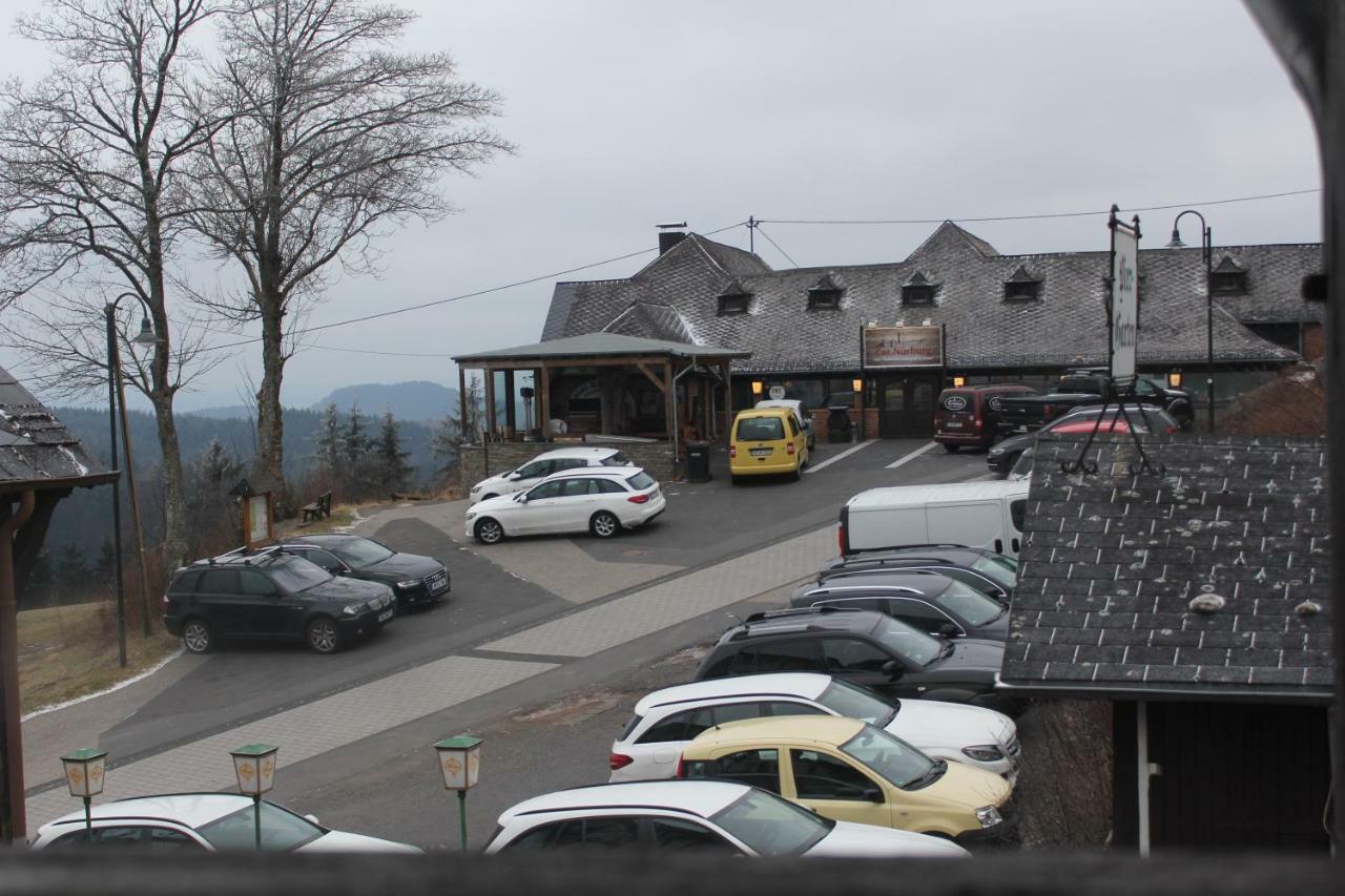 Df Am Ring Nuerburg Hotel Buitenkant foto