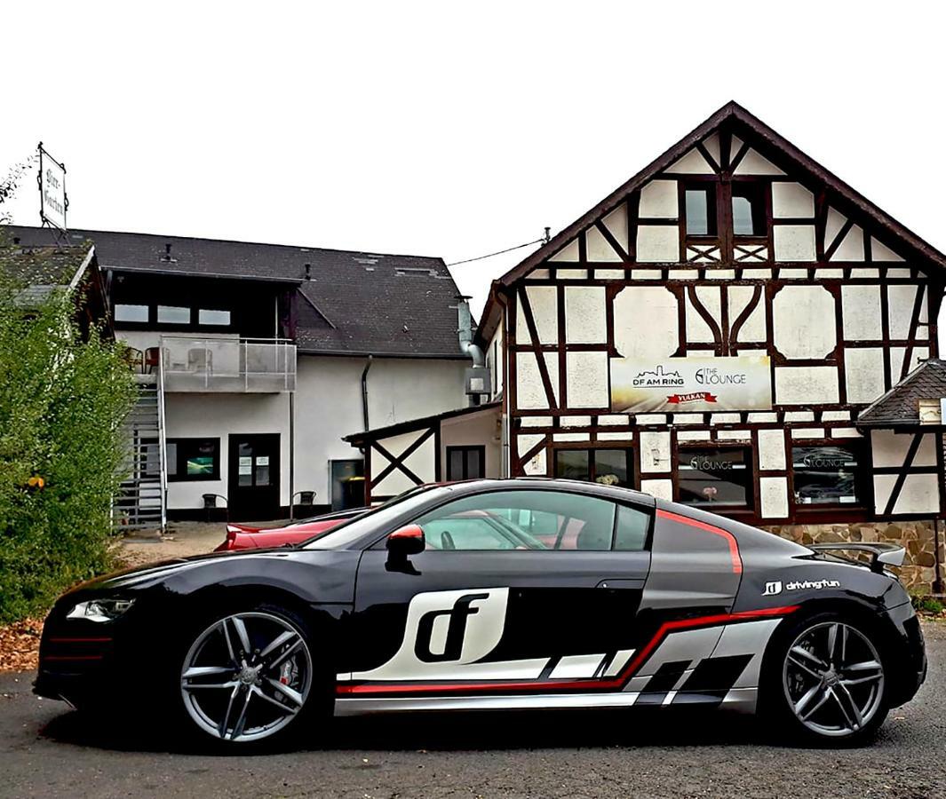 Df Am Ring Nuerburg Hotel Buitenkant foto